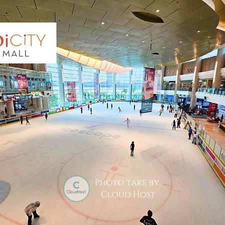 Conezion Near Ioi City Mall, Maeps Serdang, Putrajaya By Cloud Host Екстер'єр фото