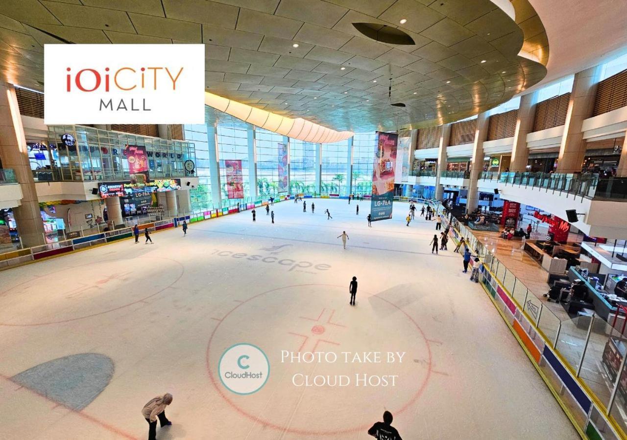 Conezion Near Ioi City Mall, Maeps Serdang, Putrajaya By Cloud Host Екстер'єр фото
