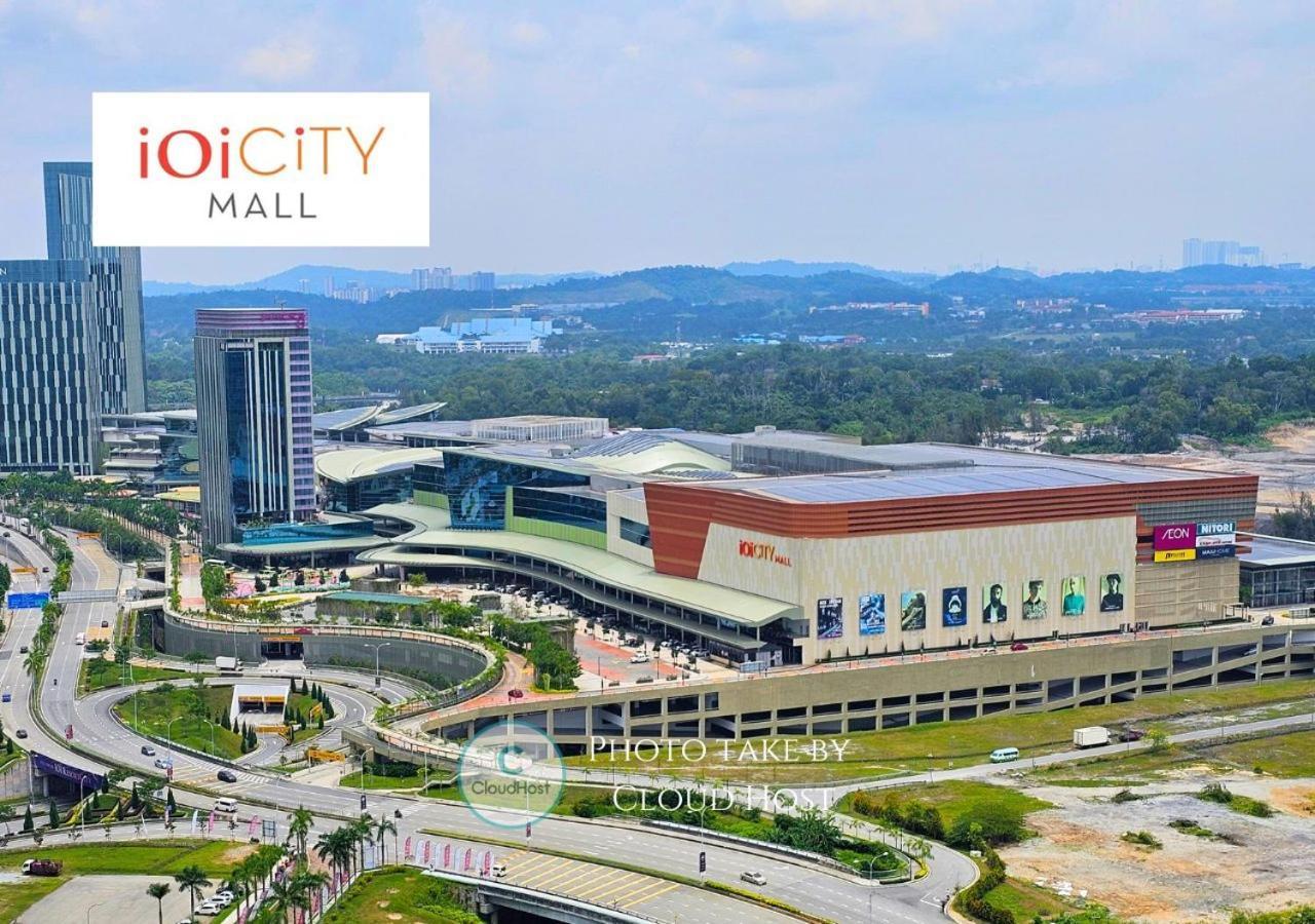 Conezion Near Ioi City Mall, Maeps Serdang, Putrajaya By Cloud Host Екстер'єр фото